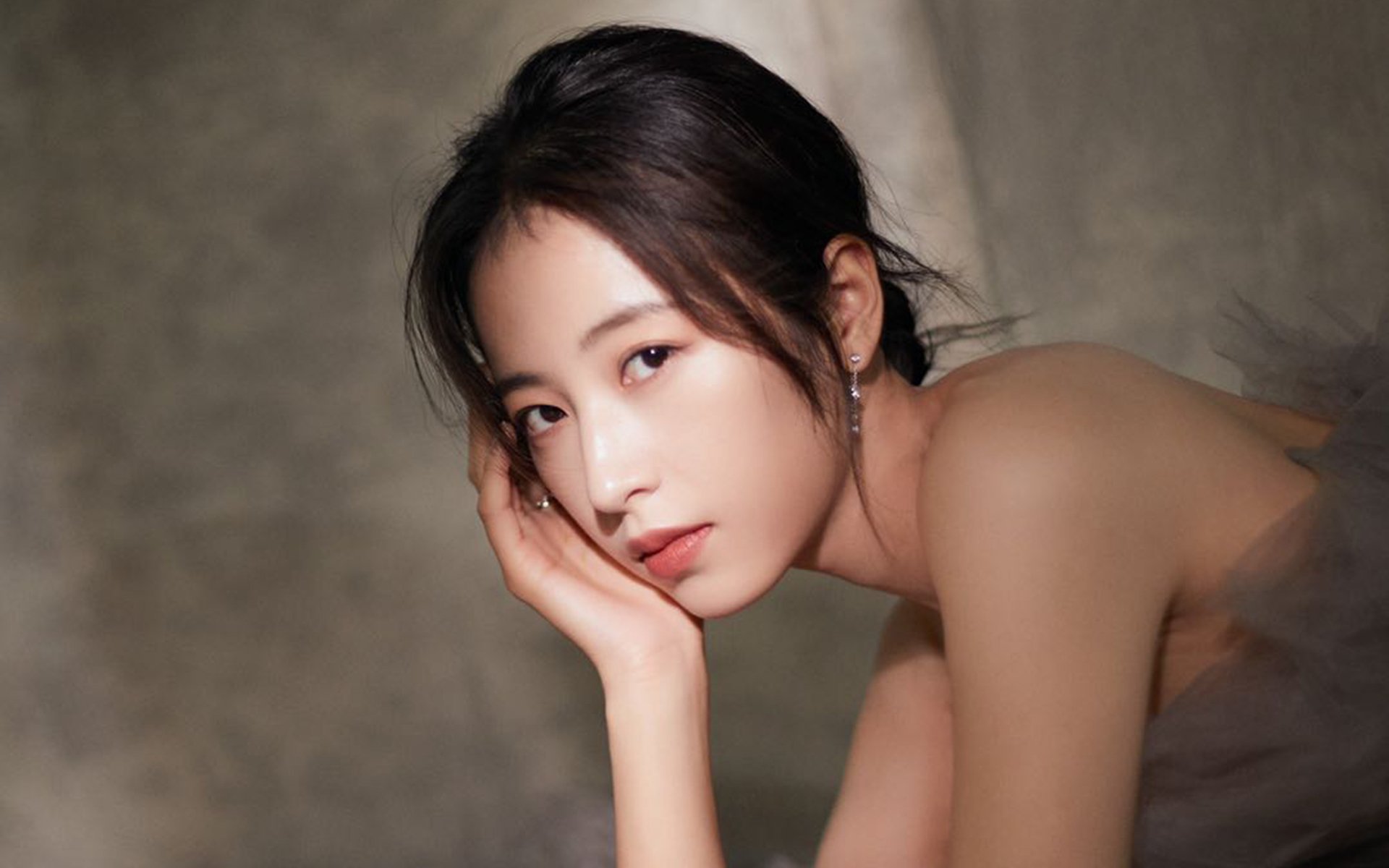 开云体育视频直播-主力中锋持续输出进球效率居高不下助力球队稳定前行，中锋进攻时该怎么做