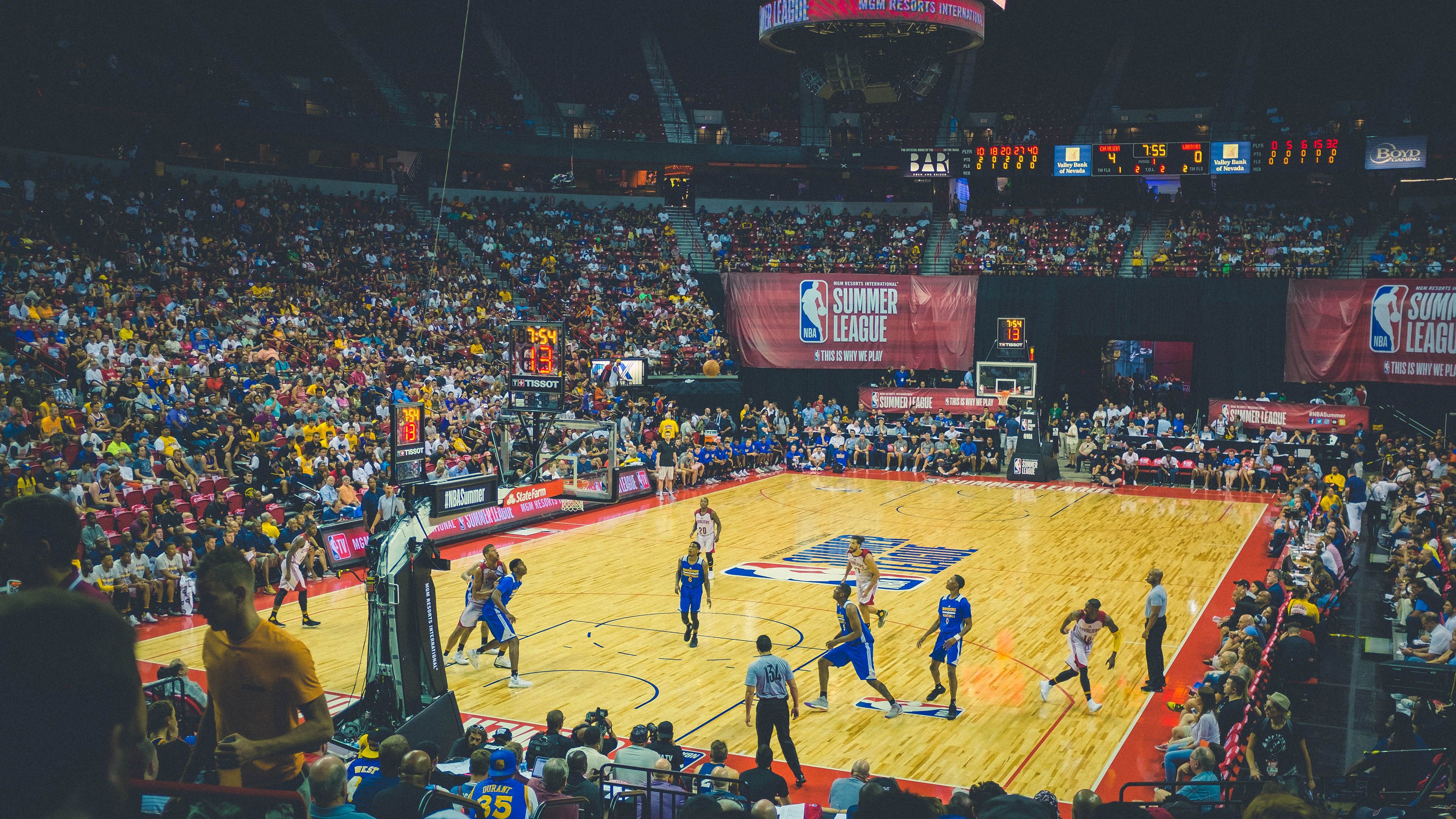 开云体育下载官网-奥运新星:西班牙中卫引欧洲豪门关注,西班牙中场球星